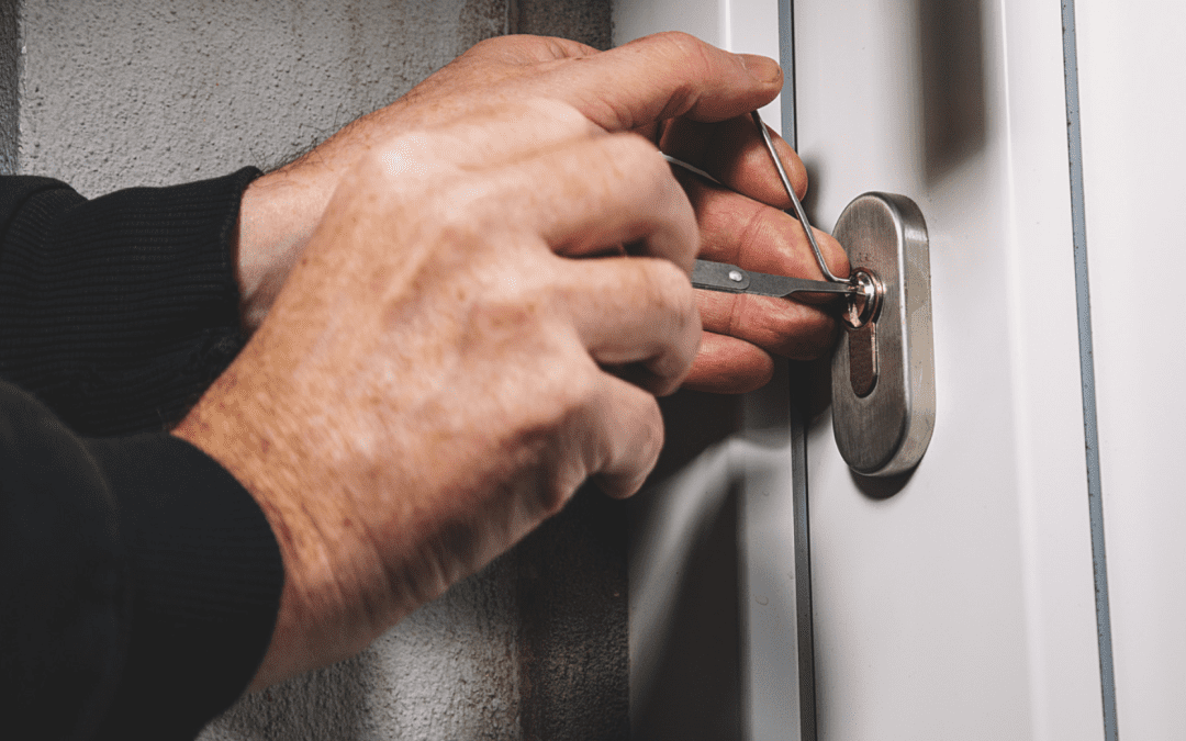 What do I need to know before hiring a locksmith UK?